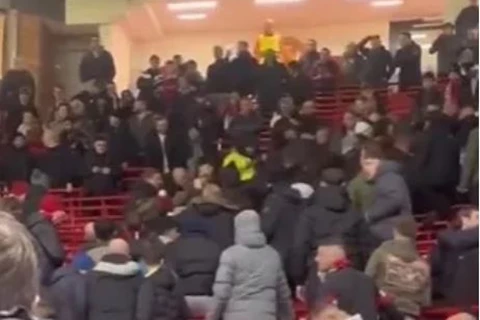 تقارير: القبض على 39 شخصًا عقب مباراة مانشستر يونايتد ورينجرز